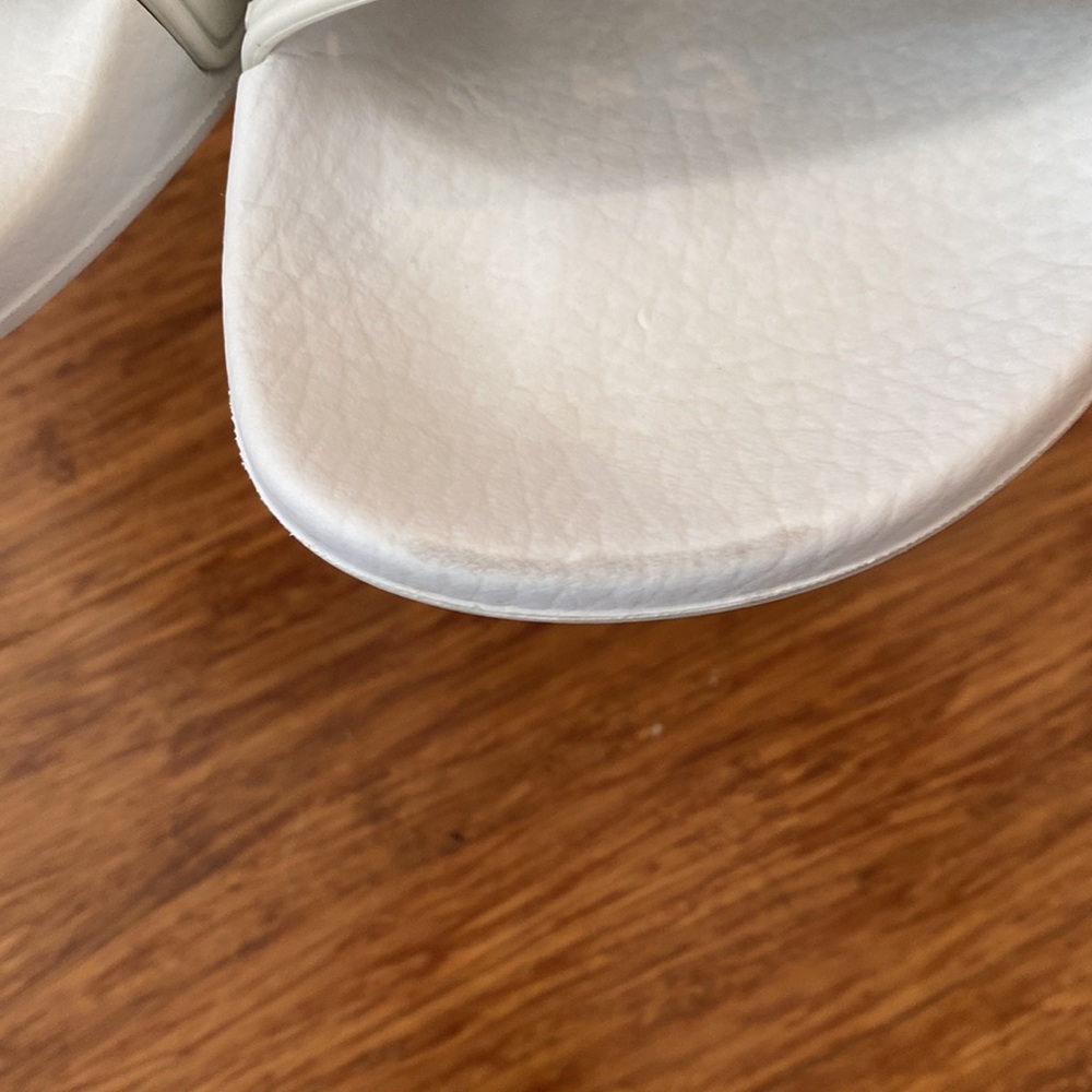 GUCCI Slides - Picture 8 of 10